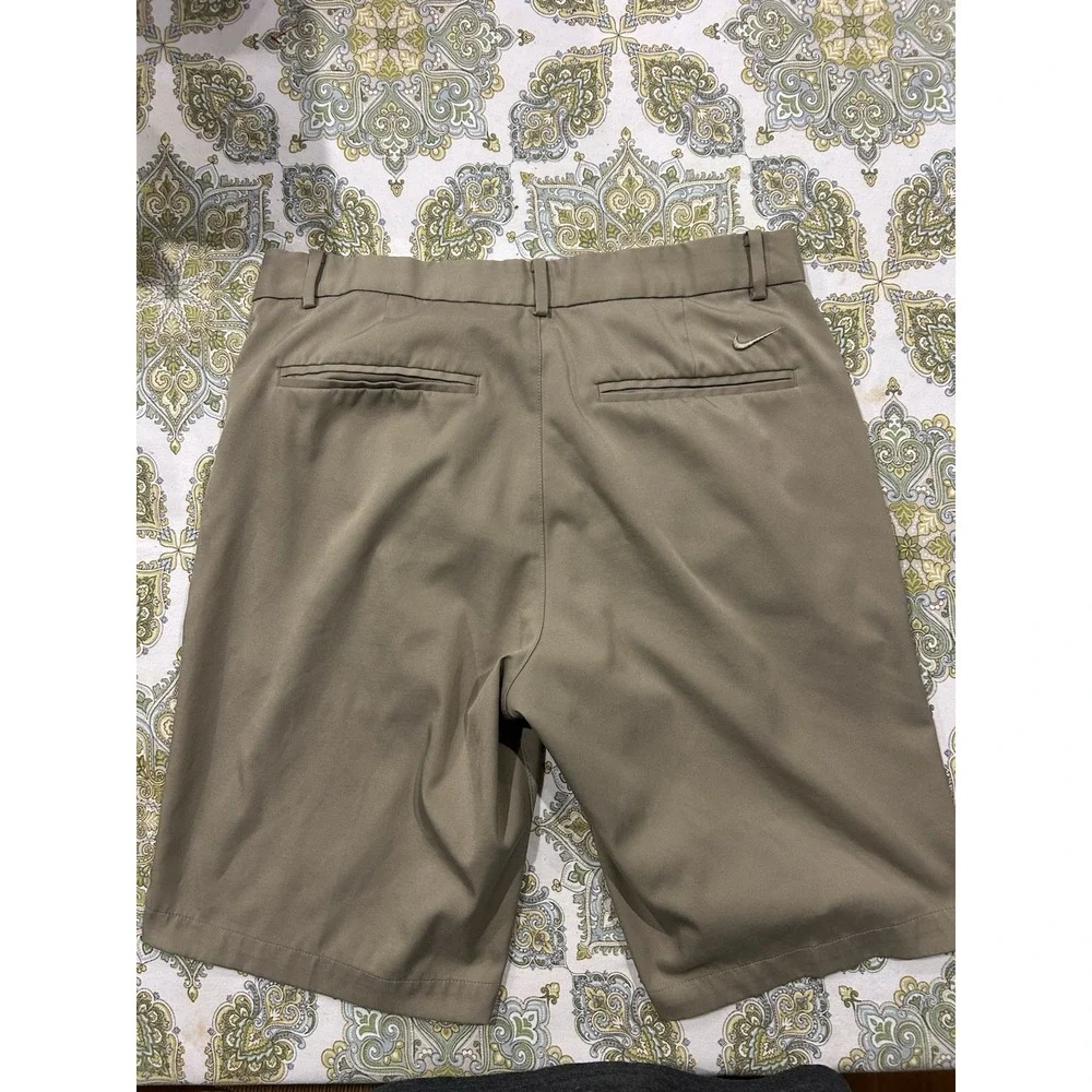 Nike Golf Dri-FIT Standard Fit Men's Khaki Golf Shorts Size M Waist 30